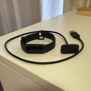 Fitbit Luxe Black Smartwatch with USB Charger